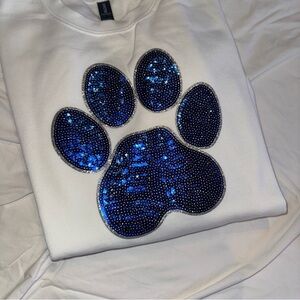 Gildan White Sweatshirt with Ky blue paw print. NWOT